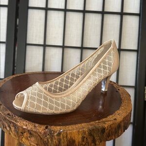 Adrianna Papell Jamie nude Mesh Crystal kitten heels pump with peep toe 6.5